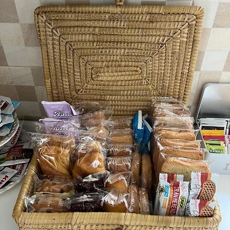 Bed&Breakfast Del Viaggiatore Фонди Екстериор снимка
