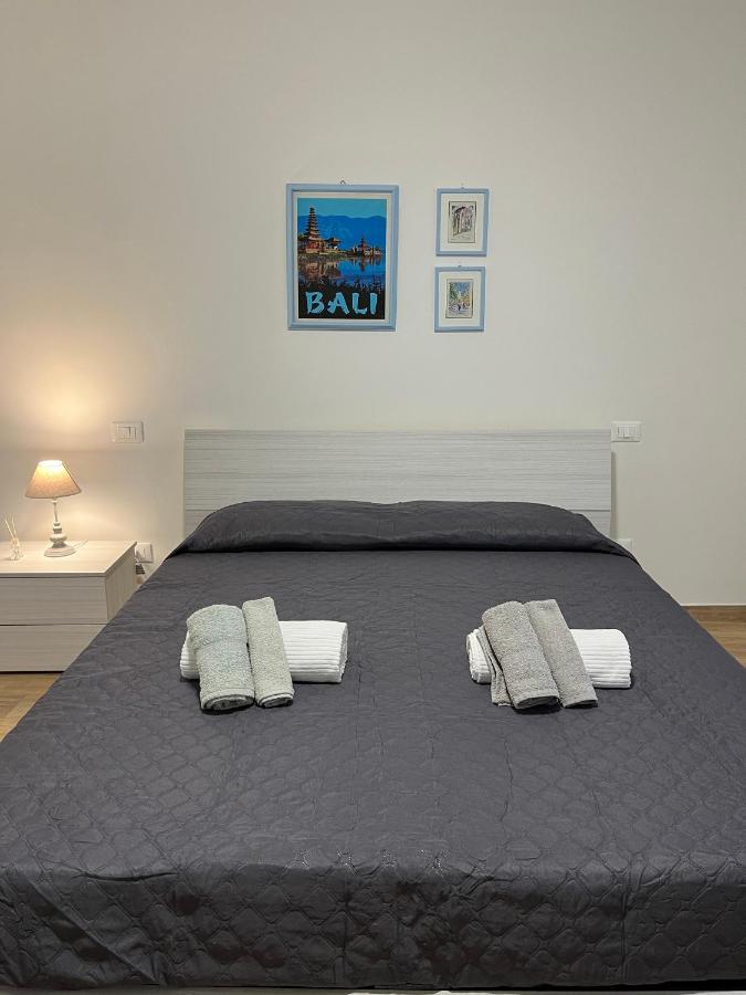 Bed&Breakfast Del Viaggiatore Фонди Екстериор снимка