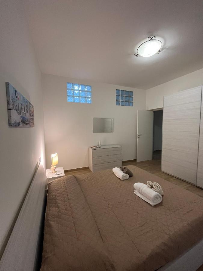 Bed&Breakfast Del Viaggiatore Фонди Екстериор снимка