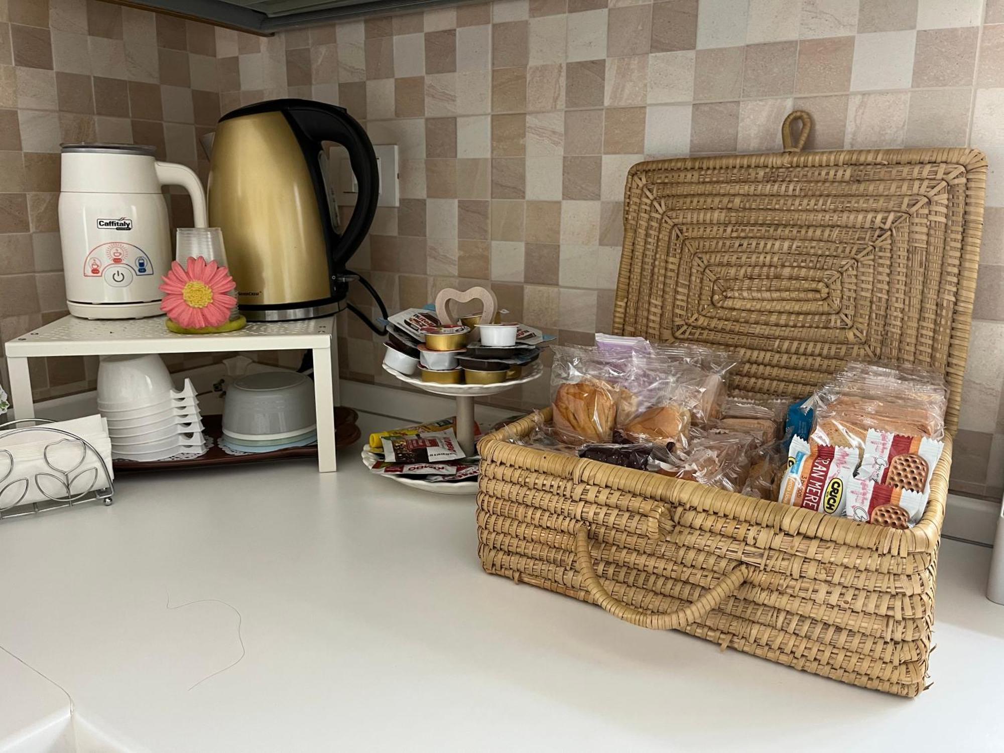 Bed&Breakfast Del Viaggiatore Фонди Екстериор снимка